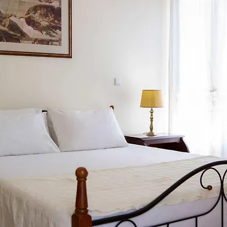 ヴィラ Senecio Kariótai