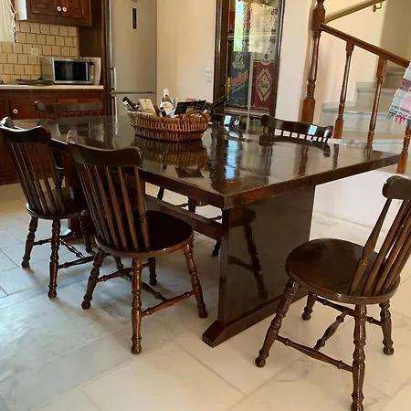 ヴィラ Senecio Kariótai