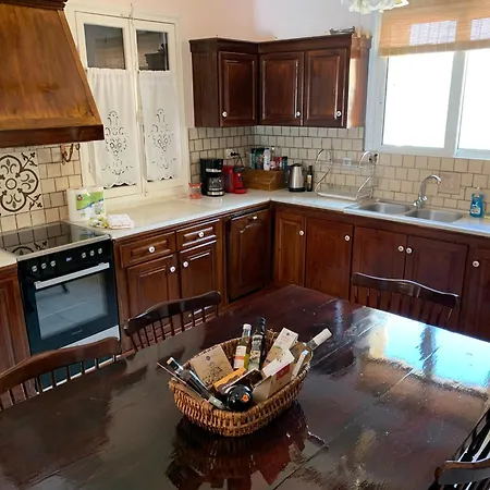 ヴィラ Senecio Kariótai