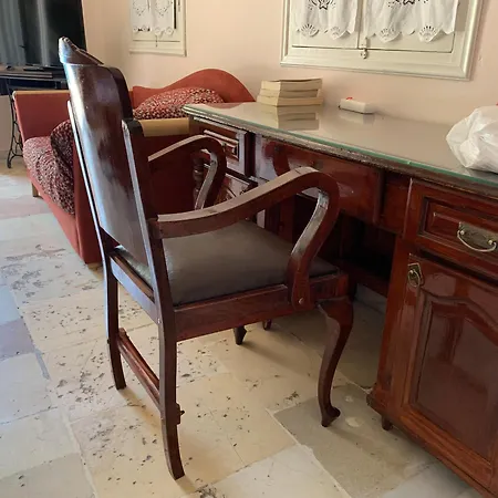 ヴィラ Senecio Kariótai