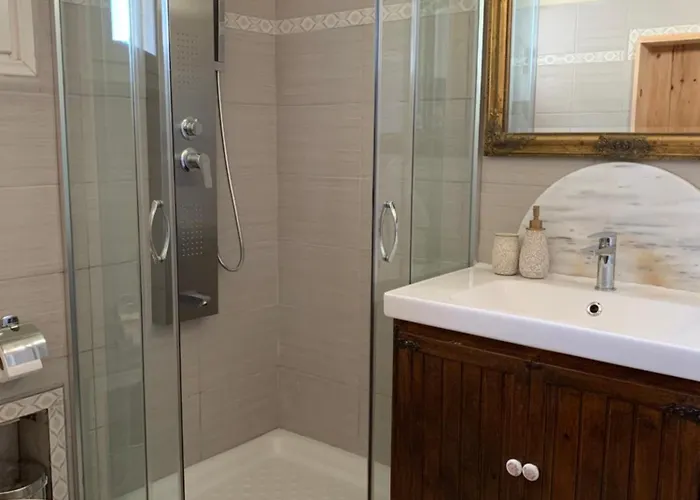 Senecio Villa Kariótai